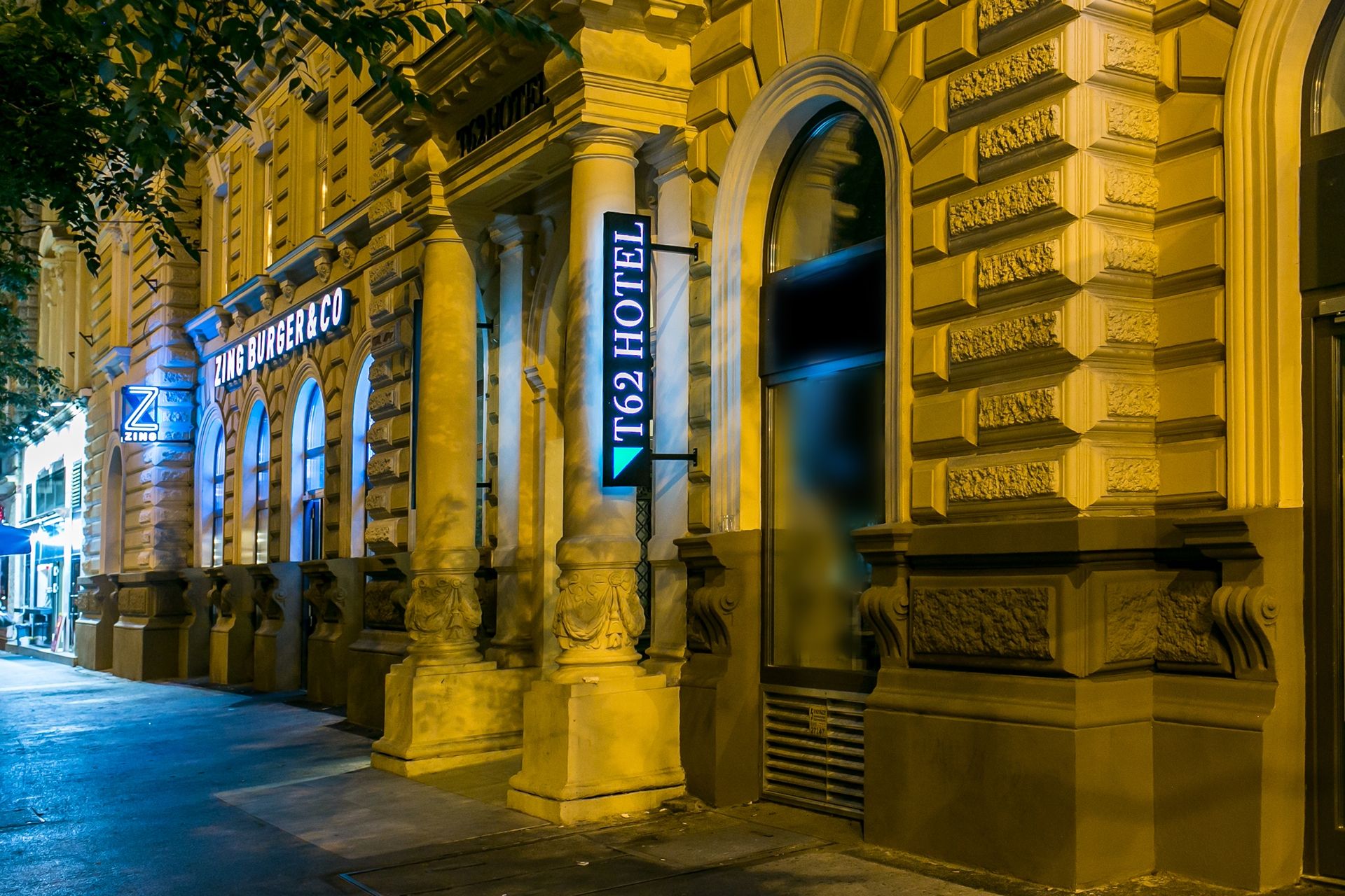 Parkolás a T62 Hotel környékén